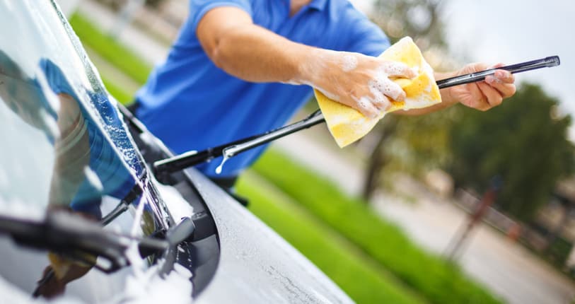 auto-glass-zone-oakville-putting-windshield-wipers-up