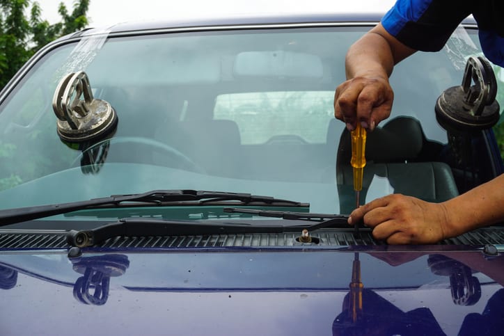 auto-glass-zone-oakville-windshield-removal-tools