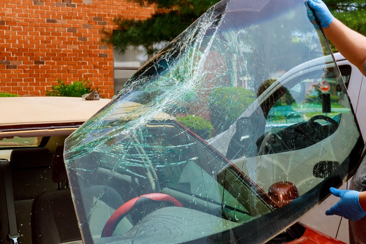 auto-glass-zone-oakville-windshield-removal
