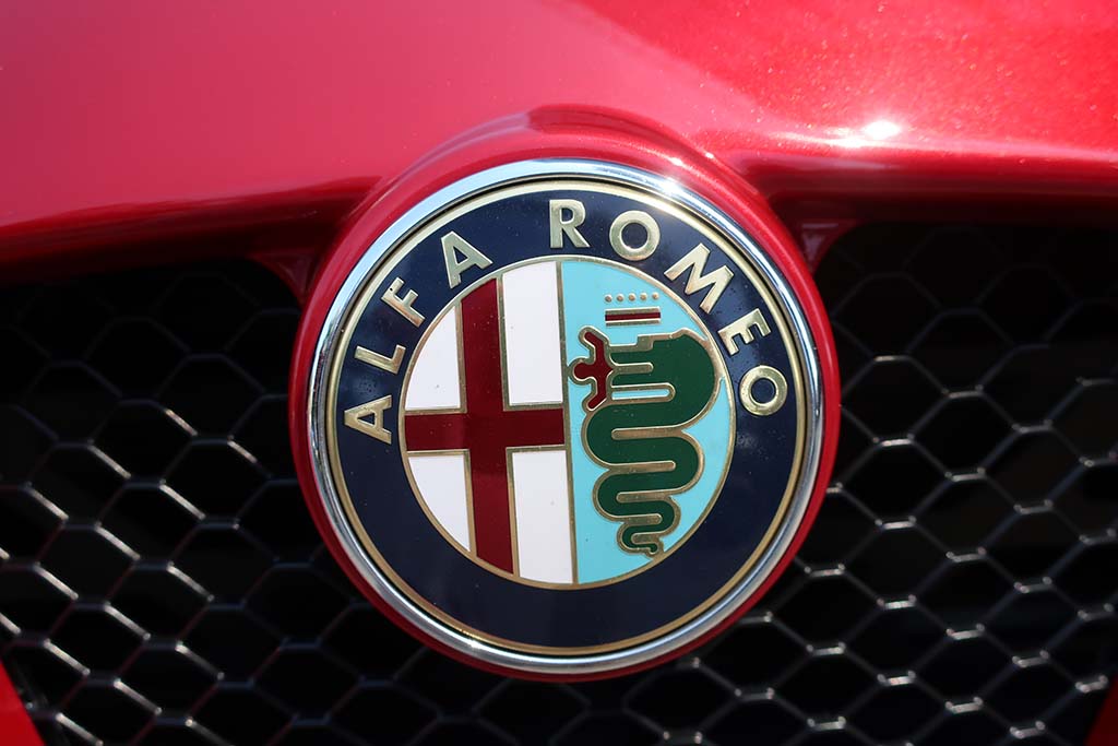 Alfa Romeo Stelvio windshield replacement cost