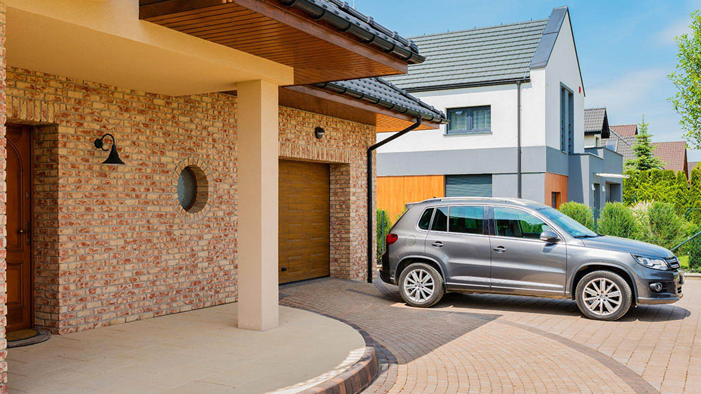 Does Parking Under the Sun Damage a Windshield?